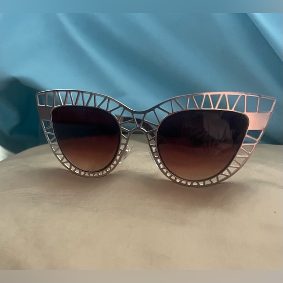 Retro. Cat eye style metal frame sunglasses - Picture 6 of 11